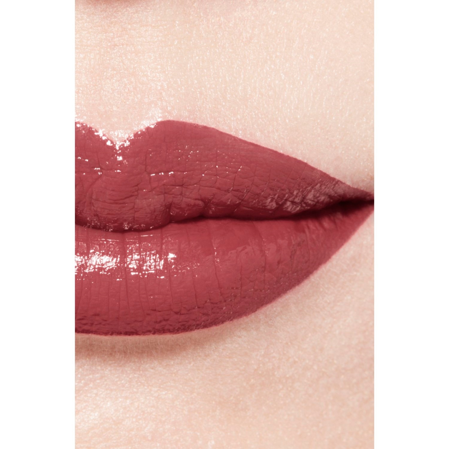 LA BARRA DE LABIOS HIDRATANTE Y REPULPADORA DE LARGA DURACIÓN. COLOR Y BRILLO INTENSOS.